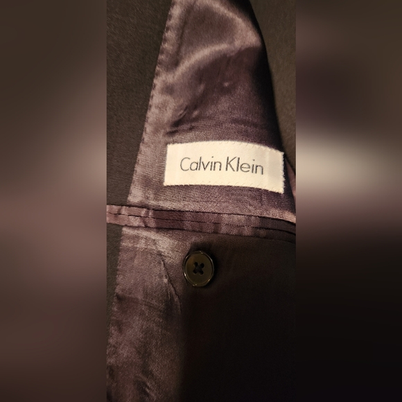 Suit - Picture 5 of 9